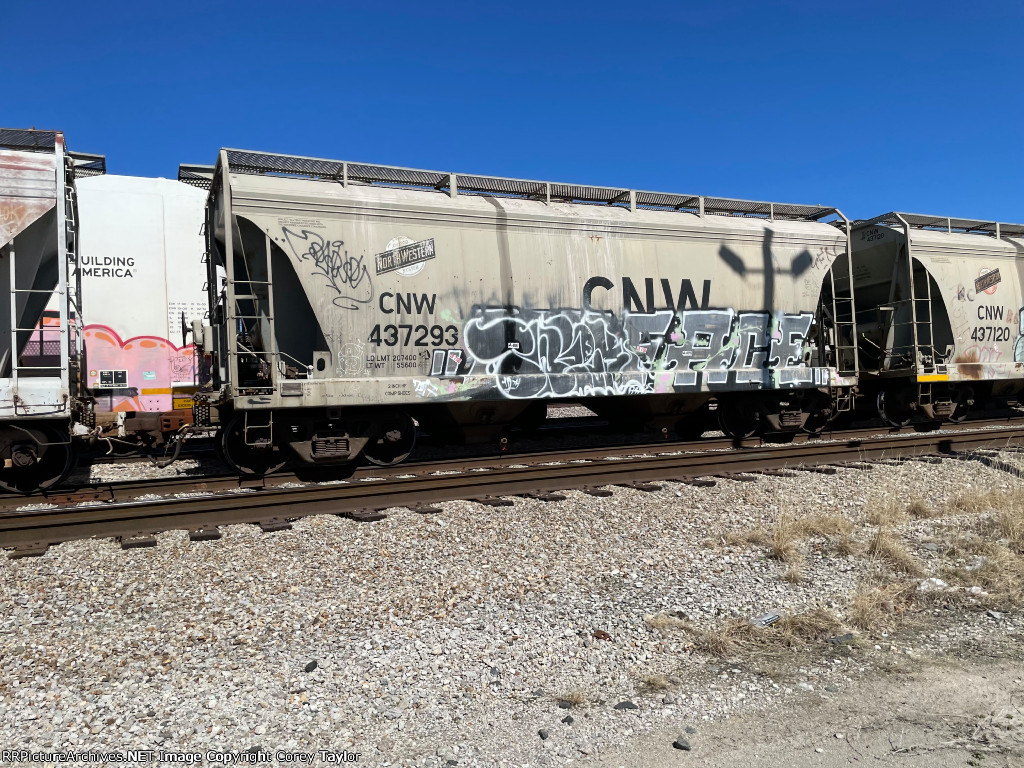 CNW 437293